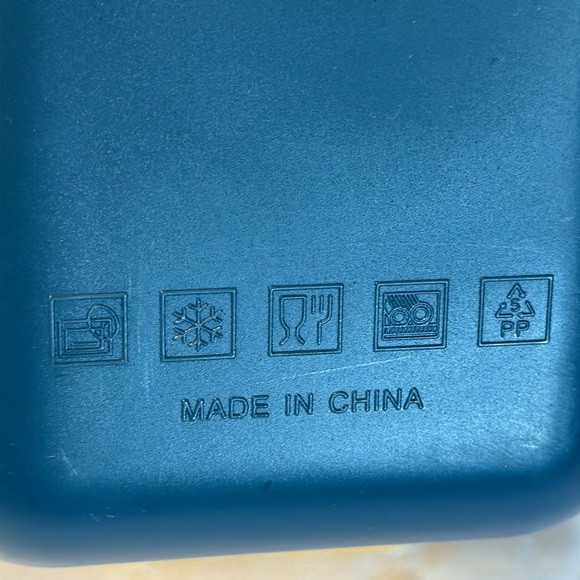 Lunch Box Beautiful Life. Re-Useable Lunch Box. Yellow and Teal. 2 Compartments - Picture 6 of 8